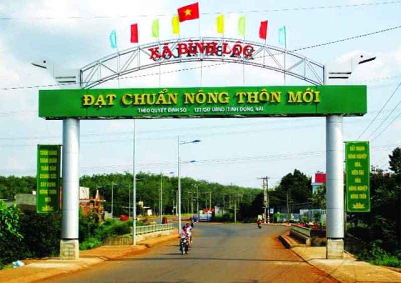 Diện tích 2600m2 , có nhà cấp 4. Đường bê tông 5m thông 2 nhựa chính. Xe hơi, xe tải thoải mái . 